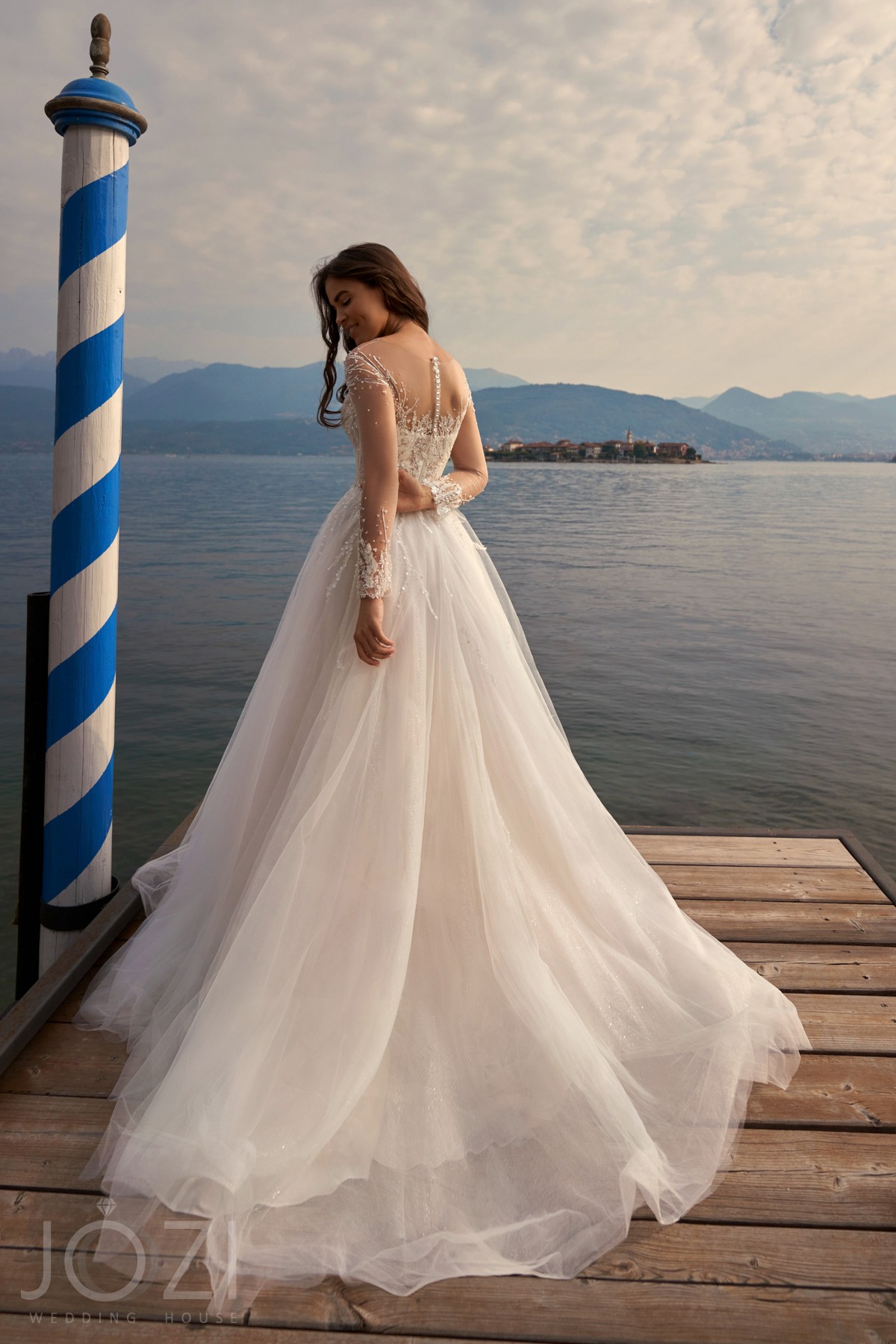 Свадебное платье Астрид А-силуэт, 2023 год, Со шлейфом, С корсетом