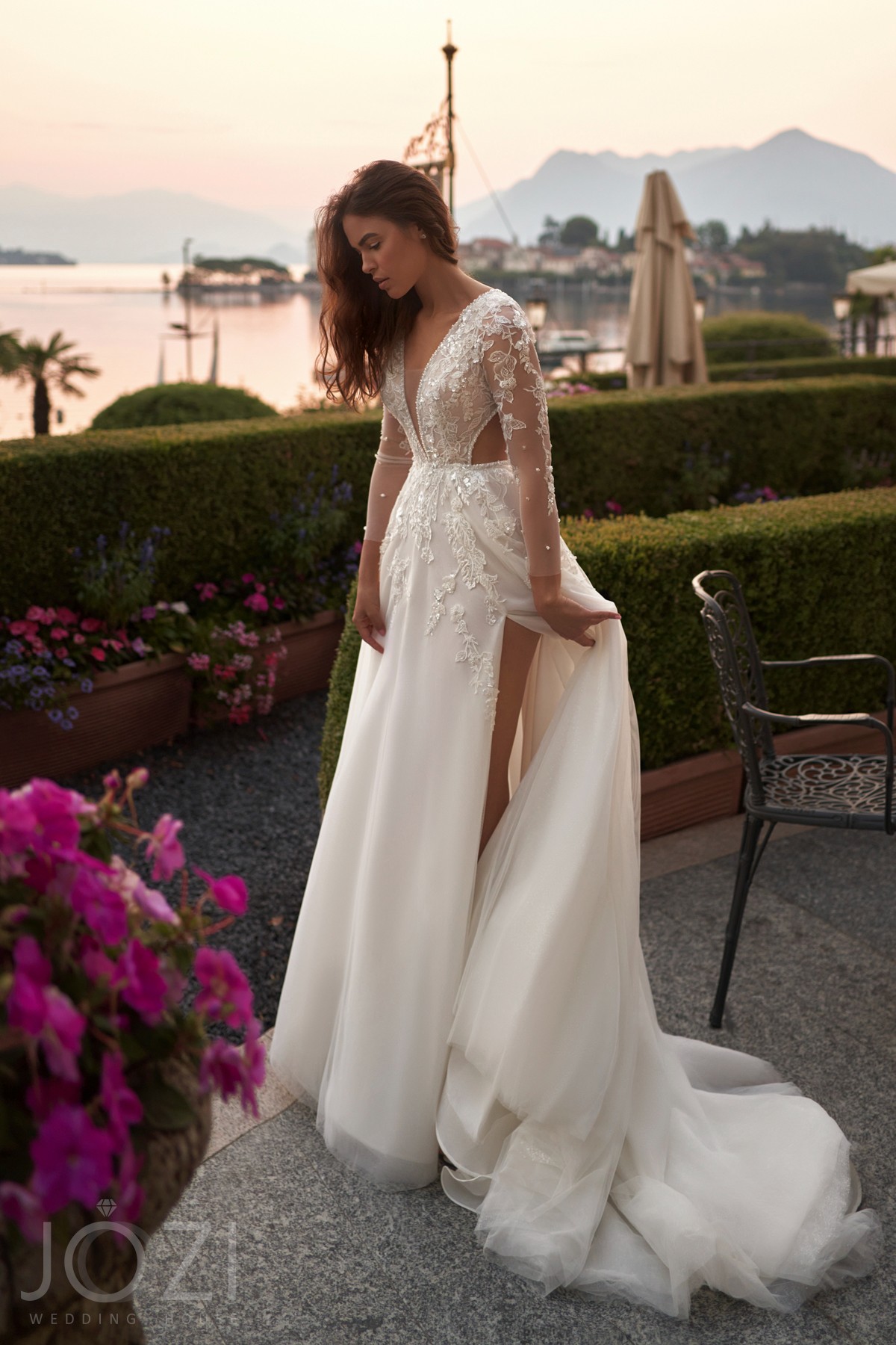 Свадебное платье Базио А-силуэт, 2023 год, Со шлейфом, С корсетом